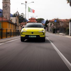 Volvo EX30 Moss Yellow