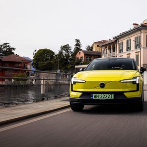 Volvo EX30 Moss Yellow