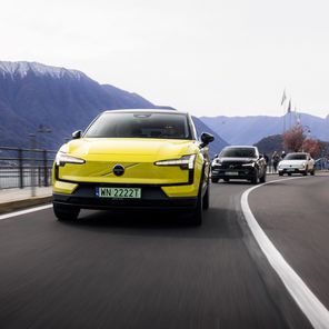 Volvo EX30 Moss Yellow