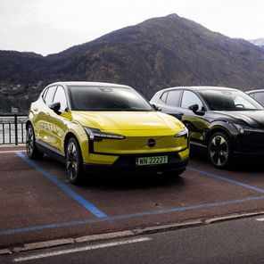 Volvo EX30 Moss Yellow