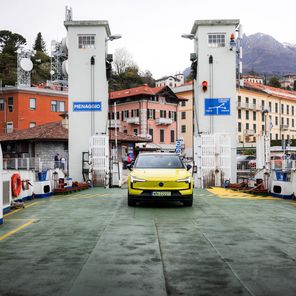 Volvo EX30 Moss Yellow