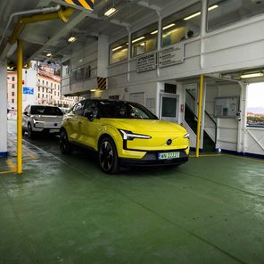 Volvo EX30 Moss Yellow