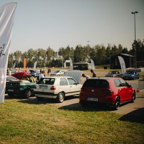 Piknik Volkswagena Golfa na Torze w Modlinie