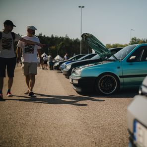 Piknik Volkswagena Golfa na Torze w Modlinie