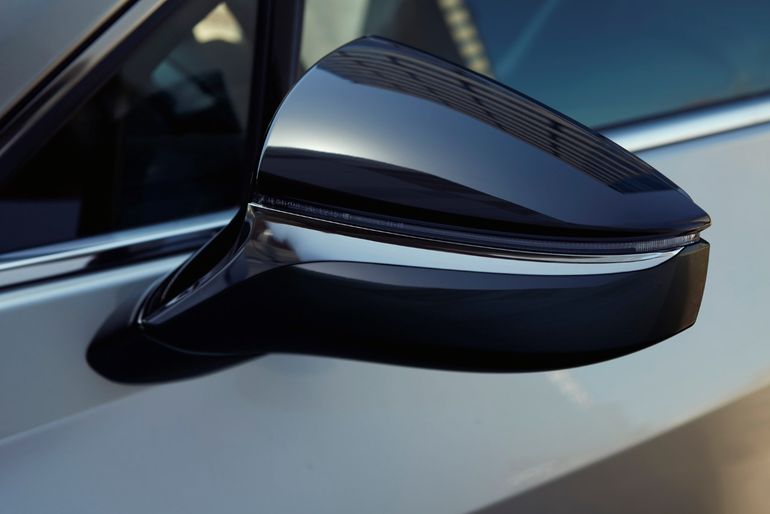 Lexus UX - w nowej wersji stylistycznej F Impression zyskuje jeszcze bardziej muskularny wygląd