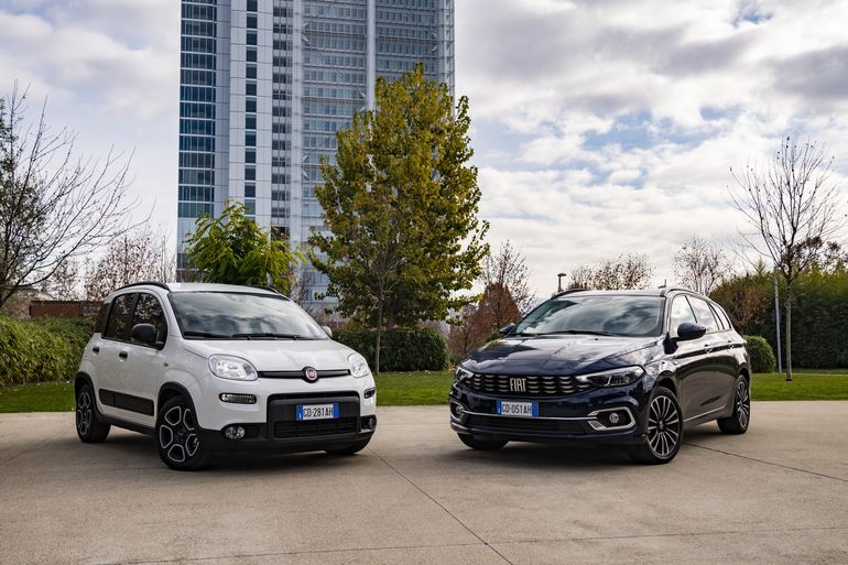 Fiat Tipo Cross 2021 debiutuje, na deser odświeżona Panda