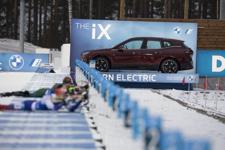 BMW iX w trasie po Europie - zobaczcie jak się prezentuje w zimowej scenerii!