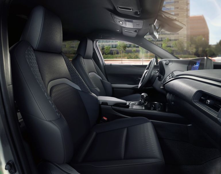 Lexus UX - w nowej wersji stylistycznej F Impression zyskuje jeszcze bardziej muskularny wygląd
