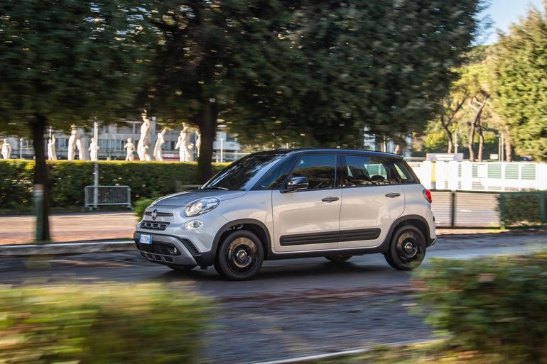 Fiat odświeży gamę modeli 500 i zapowiada nowość - 500X Cabrio!