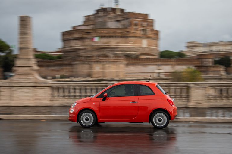 Fiat odświeży gamę modeli 500 i zapowiada nowość - 500X Cabrio!