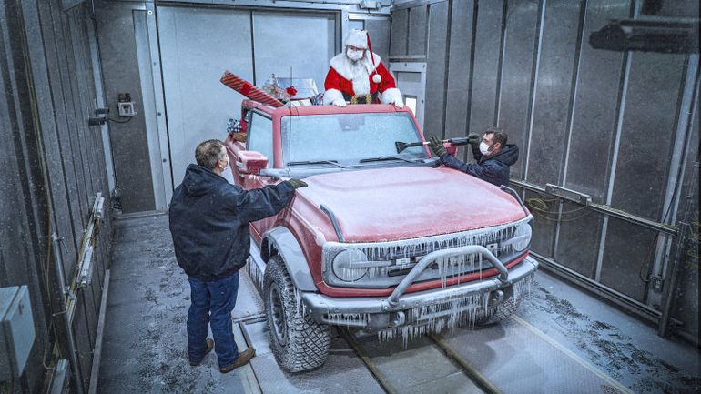 Święty Mikołaj i Ford Bronco