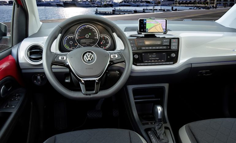 Volkswagen e-up! - elektryczny mieszczuch wraca do gry. Zasięg: 260 km