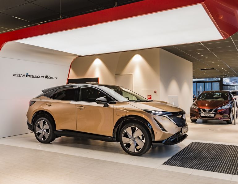 Nissan prezentuje odświeżone, dwuwymiarowe logo. Na początek w salonie w Amsterdamie