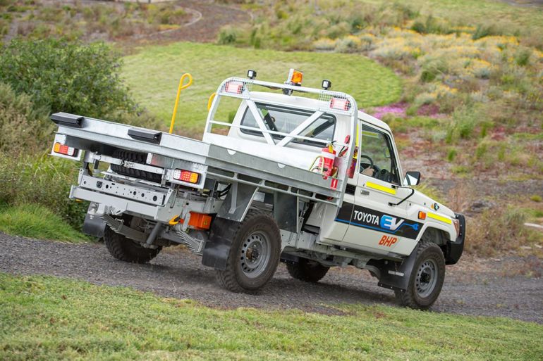 Elektryczna Toyota Land Cruiser poradzi sobie wszędzie. Nawet w kopalni