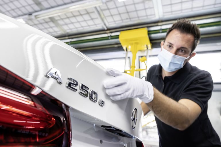 Mercedes-Benz poszerza ofertę hybryd plug-in pod szyldem EQ Power