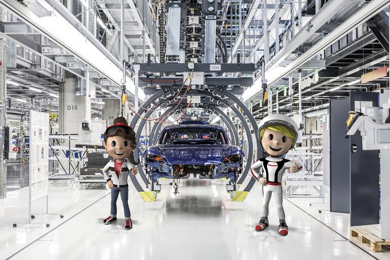 Porsche zaprasza dzieci na wakacje w „Fabryce samochodów”. Będą im towarzyszyć Tina Turbo i Tom Targa oraz Sally Carrera