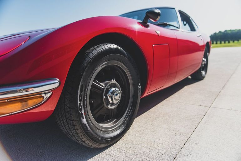 Piękna, sportowa Toyota 2000GT z 1967 roku wystawiona sprzedaż. Czy osiągnie cenę miliona dolarów?