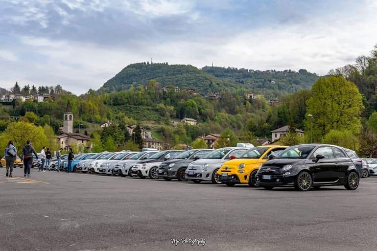 Abarth zabrał entuzjastów na wirtualną wycieczkę.