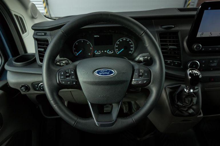 Ford Transit w wersji L5 z kabiną sypialną - nowe silniki i napęd na przednie koła