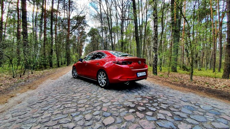 Test Mazda 3 Sedan 2.0 180 KM SkyActiv-X