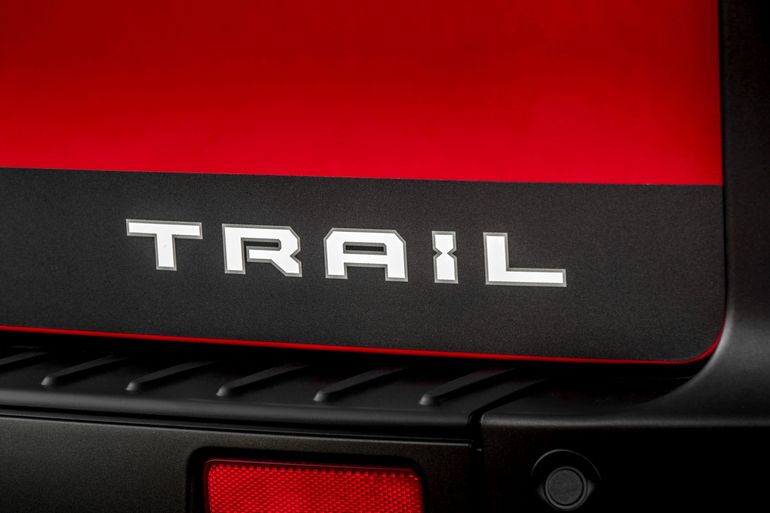 Ford przedstawił nowe wersje Trail i Active dla modeli Transit i Tourneo