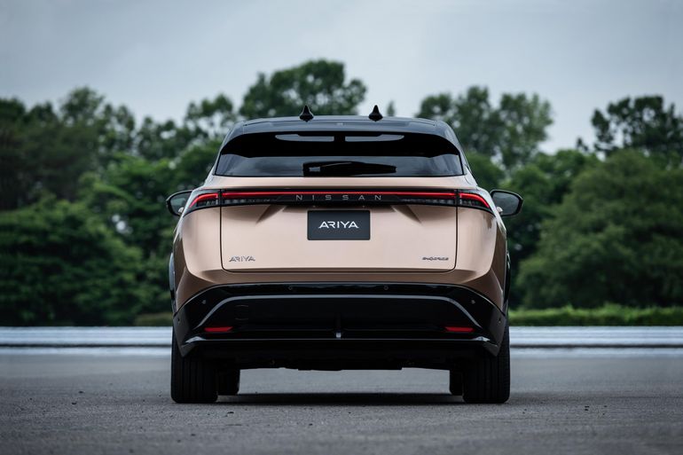 Nissan Ariya w końcu zaprezentowany. W pełni elektryczny crossover coupé wyjeżdża na drogi!