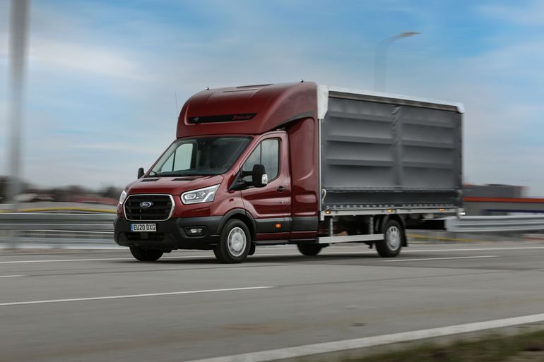 Ford Transit w wersji L5 z kabiną sypialną - nowe silniki i napęd na przednie koła