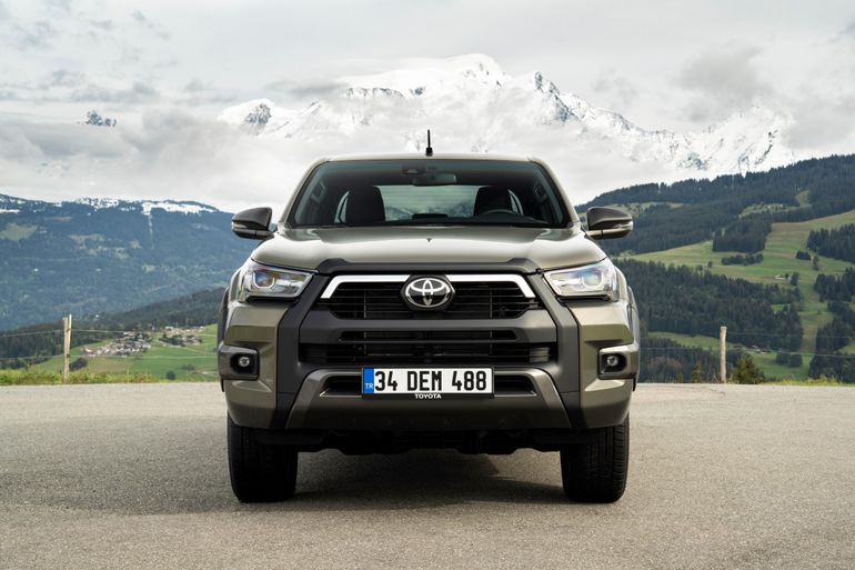 Toyota Hilux 2020 z nowy silnikiem 2.8 o mocy 204 KM.