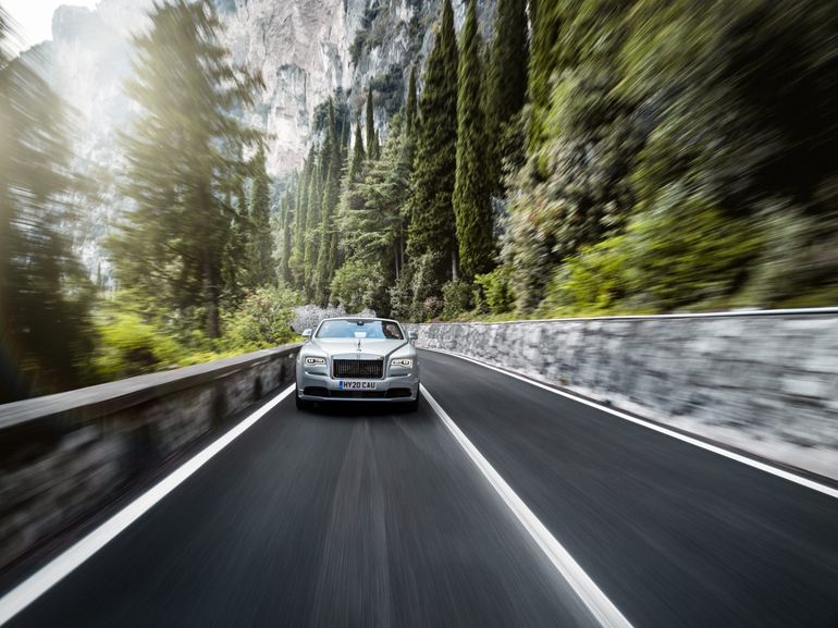 Rolls-Royce opublikował pierwsze oficjalne zdjęcia Dawn Silver Bullet