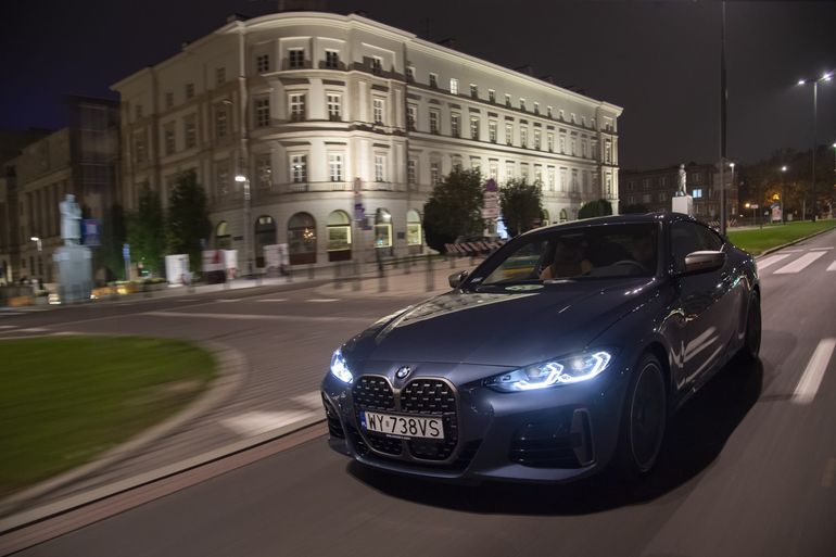 BMW serii 4 Coupe na ulicach Warszawy nocą - zobaczcie ten niesamowity film!