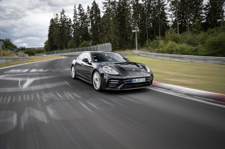 Porsche Panamera ustanawia rekord okrążenia na północnej pętli toru Nürburgring