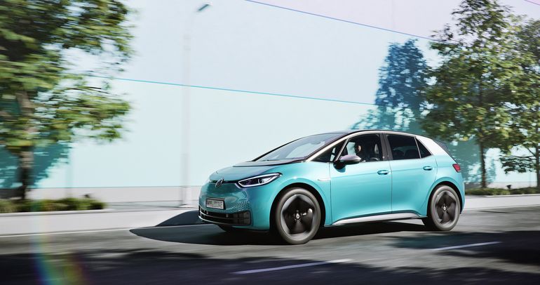 Czy właściciele samochodów elektrycznych i hybrydowych typu plug-in mogą zasilać swoje auta energią elektryczną ze źródeł odnawialnych?