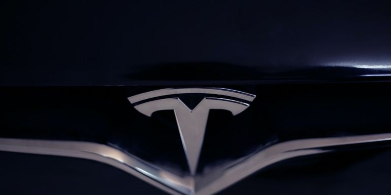 Tesla i jej „w pełni autonomiczna jazda” znów w ogniu krytyki