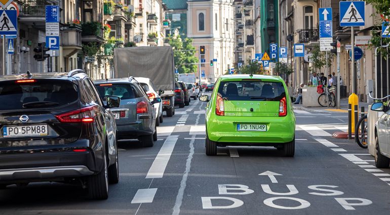 Czy właściciele samochodów elektrycznych i hybrydowych typu plug-in mogą zasilać swoje auta energią elektryczną ze źródeł odnawialnych?