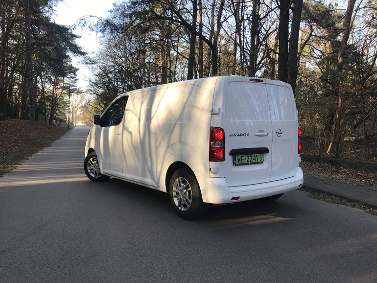 Nowy Opel Vivaro e już w sprzedaży w Polsce. Wiemy, ile kosztuje ten bezemisyjny furgon!