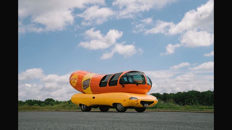 Wienermobile - mobilny nocleg stworzony dla fanów hot dogów