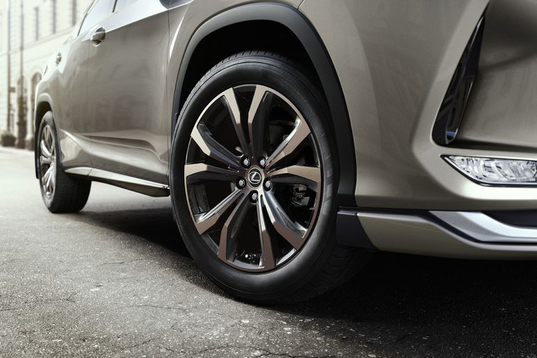 Lexus RX debiutuje w nowej stylowej edycji limitowanej Sport Edition