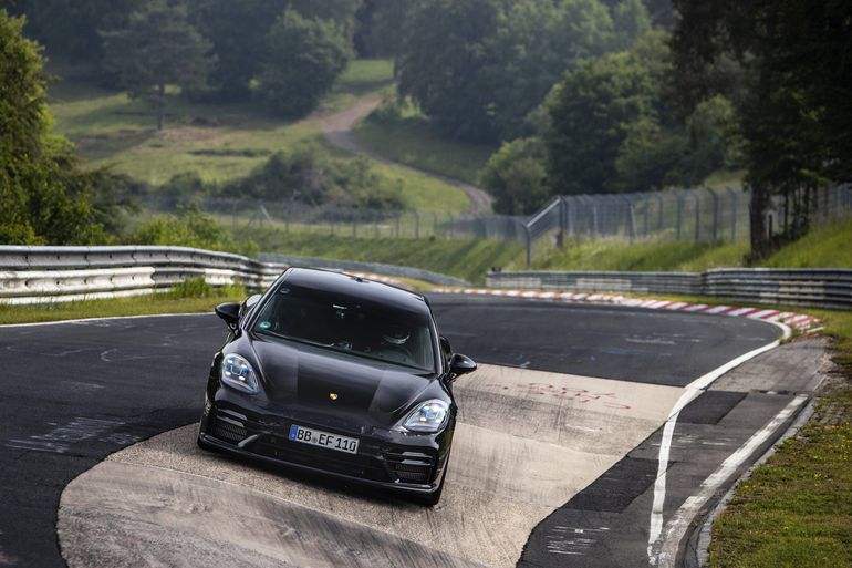 Porsche Panamera ustanawia rekord okrążenia na północnej pętli toru Nürburgring