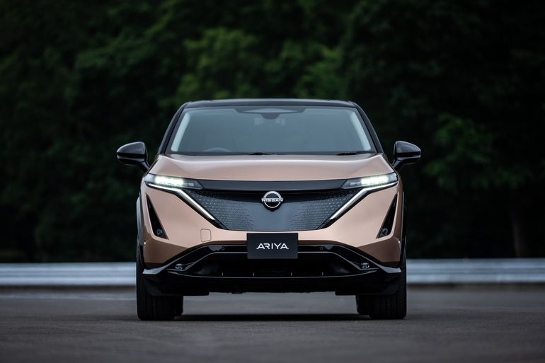 Nissan Ariya w końcu zaprezentowany. W pełni elektryczny crossover coupé wyjeżdża na drogi!