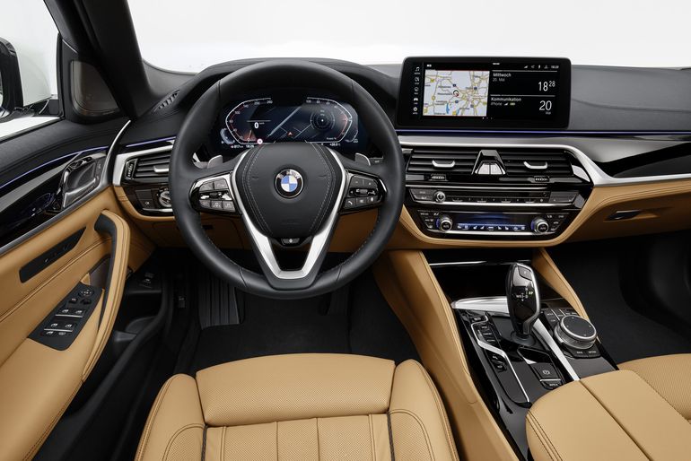BMW serii 5 odświeżone. W ofercie mocna hybryda plug-in