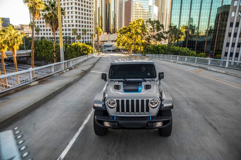 Nowy Jeep Wrangler 4xe dołącza do modeli Renegade i Compass 4xe oferowanych w globalnej gamie elektrycznych samochodów marki Jeep
