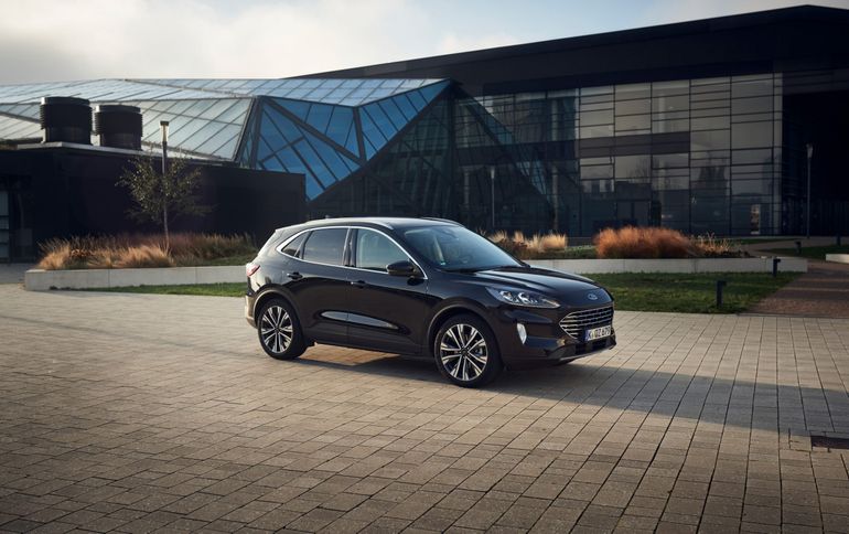 Ford Kuga FHEV 2021 - 190 KM i 1000 km zasięgu.