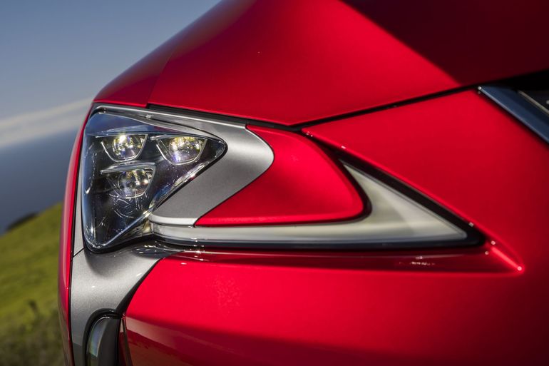 Lexus LC po facelifitngu. Co się zmieniło w tym luksusowym coupe na 2021 rok?