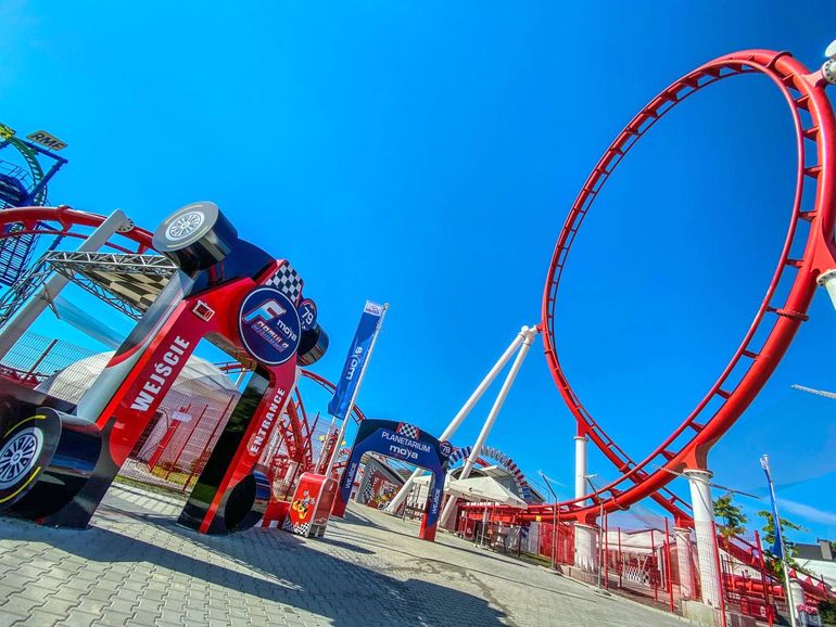 Nowa strefa rozrywki w Energylandii - autodrom i szybki rollercoaster dla miłośników wrażeń!