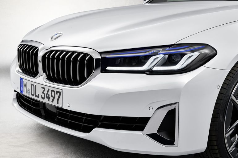 BMW serii 5 odświeżone. W ofercie mocna hybryda plug-in