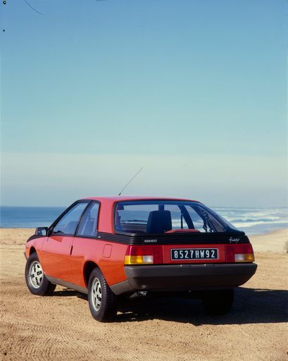 Renault Fuego - czterdzieści lat minęło. Zobaczcie, jak się prezentował przez te wszystkie lata