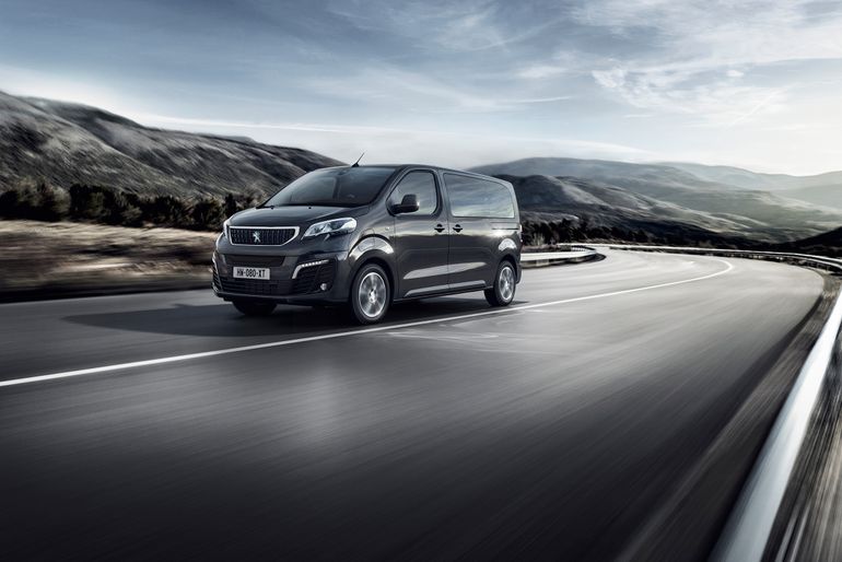 Nowy Peugeot e-Traveller z zasięgiem do 330 km