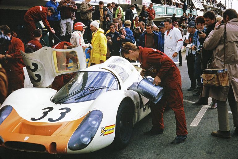 Mija 50 lat od pierwszego sukcesu Porsche w Le Mans. Wspominamy pamiętny wyścig