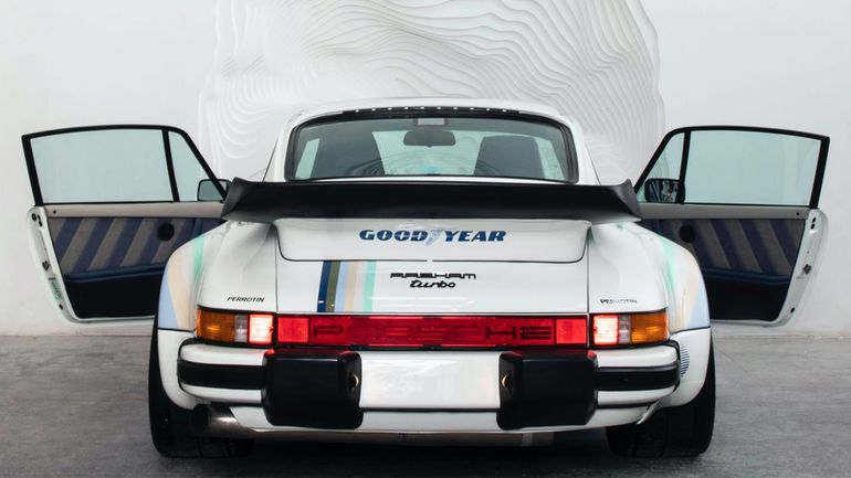 Amerykański artysta uwiecznił swoje życie na Porsche 911 z 1986 roku. Wygląda obłędnie!