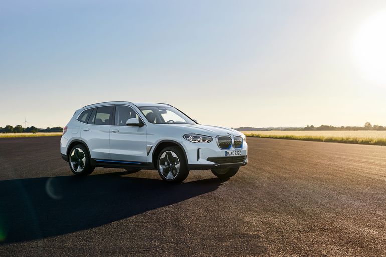 BMW iX3 - pierwszy w pełni elektryczny model z linii BMW X już dostępny w sprzedaży